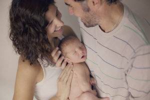 newborn estudio padres emoción